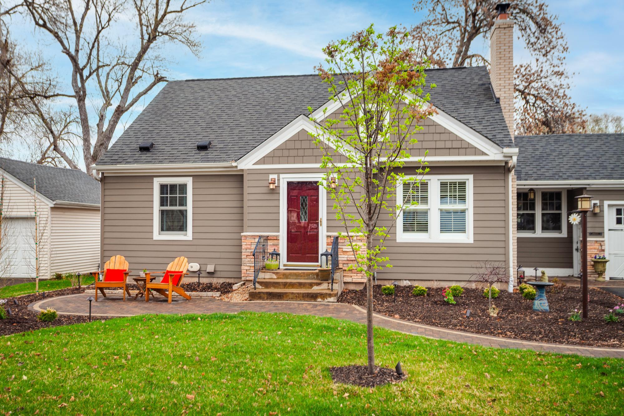 This delightful home is sited in the sought-after Birchwood neighborhood, where residents enjoy the fabulous location near city lakes, walking/biking trails, multiple parks & commuter freeways + all of the fabulous amenities at The Shops at West End.