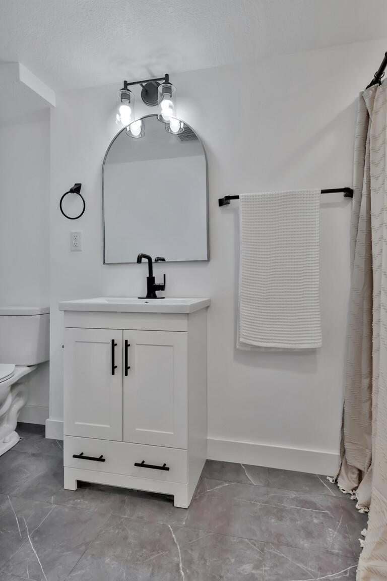 Lower Level 3/4 Bath