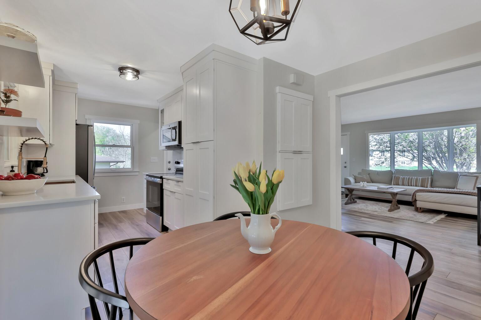 Kitchen/ Dining Room