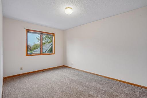 7877 18th Street N, Saint Paul, MN 55128