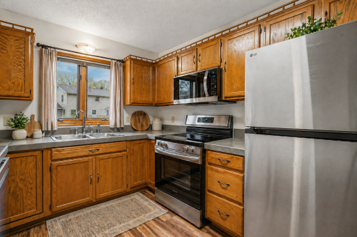 7877 18th Street N, Saint Paul, MN 55128