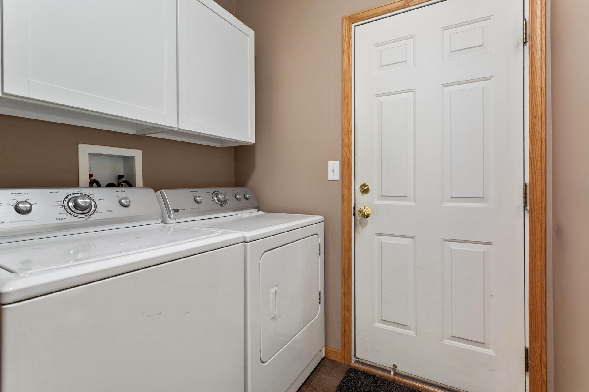 10 Main floor laundry.jpg