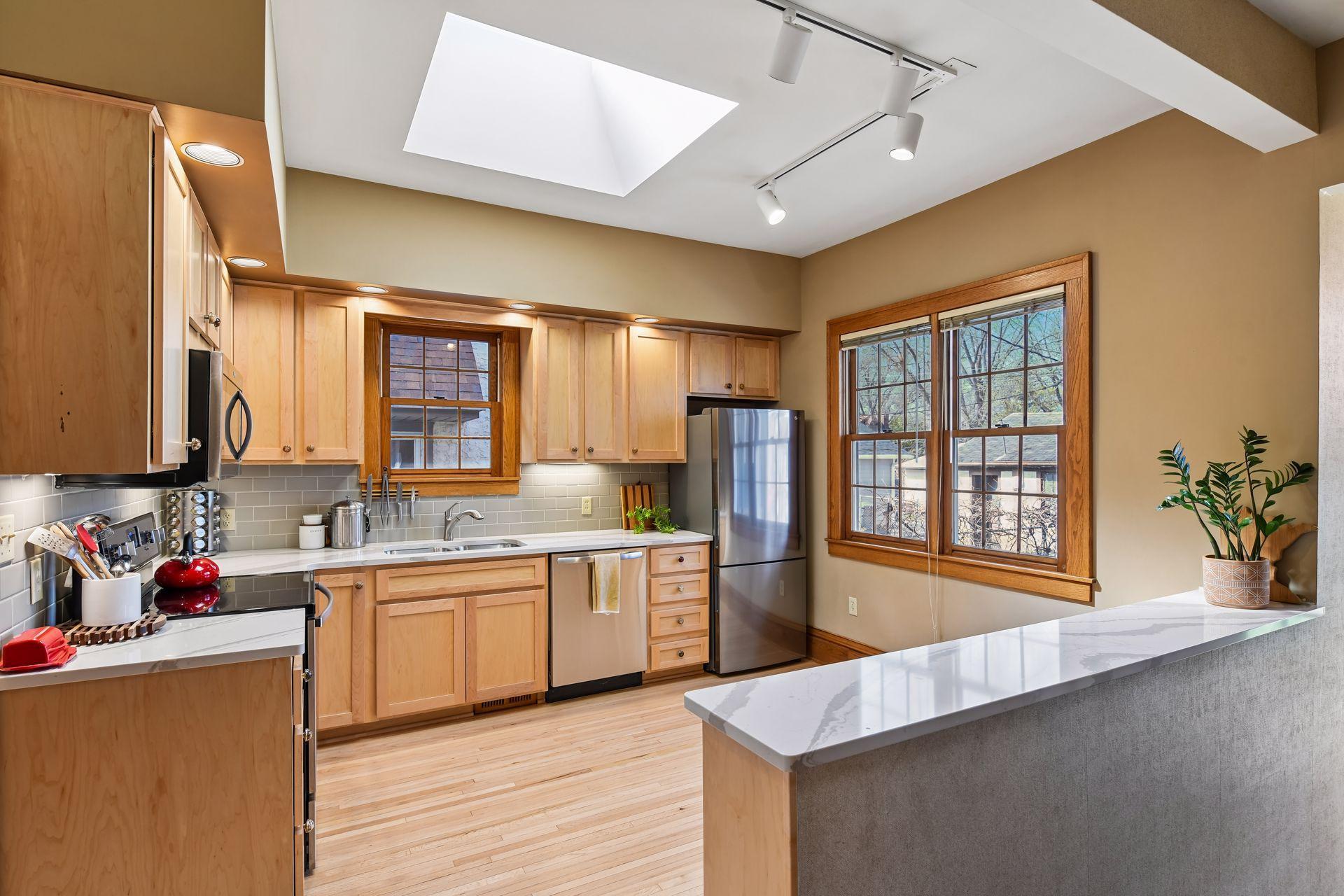 5148 Vincent Avenue South - Spacecrafting - 0017.jpg