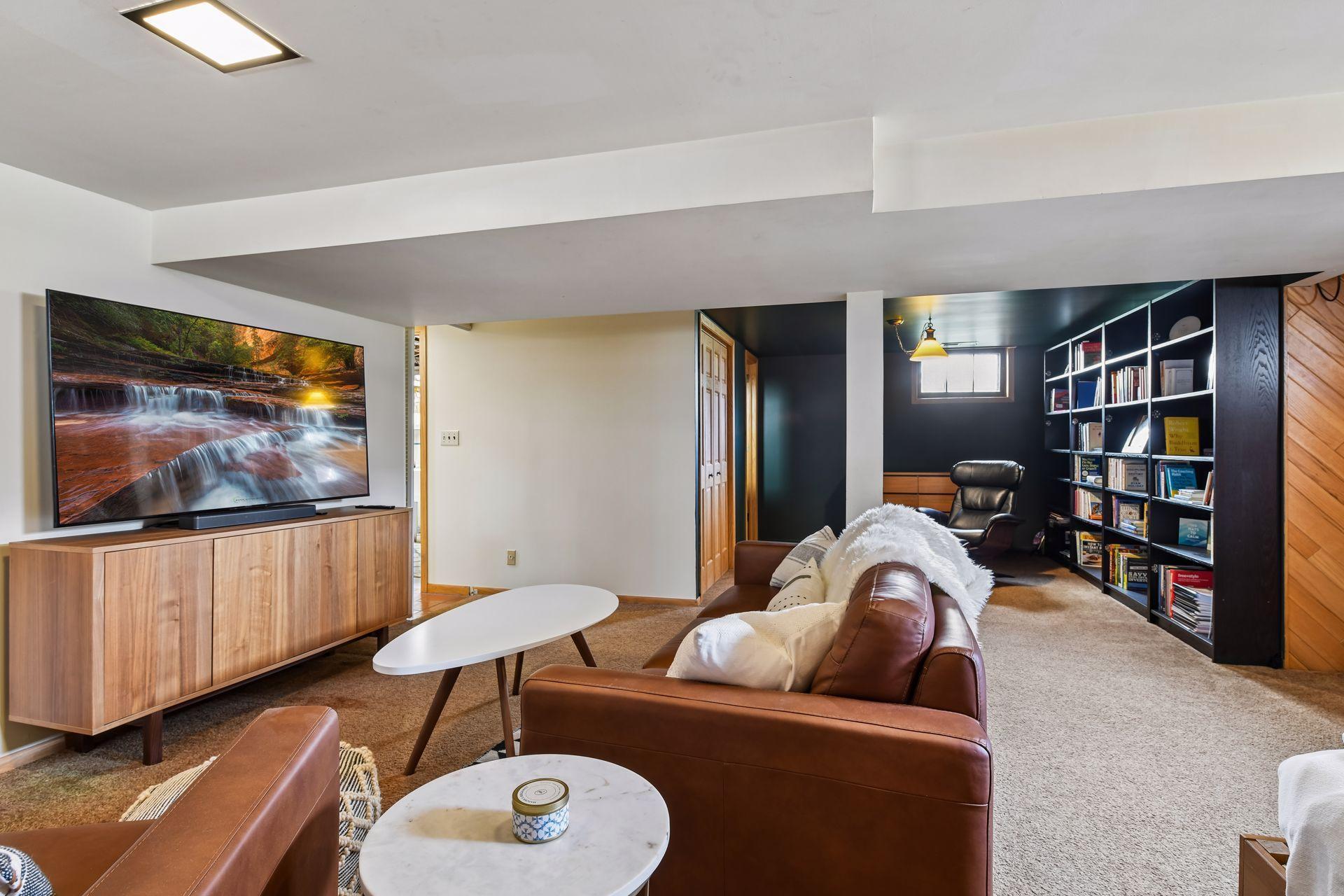 5148 Vincent Avenue South - Spacecrafting - 0029.jpg