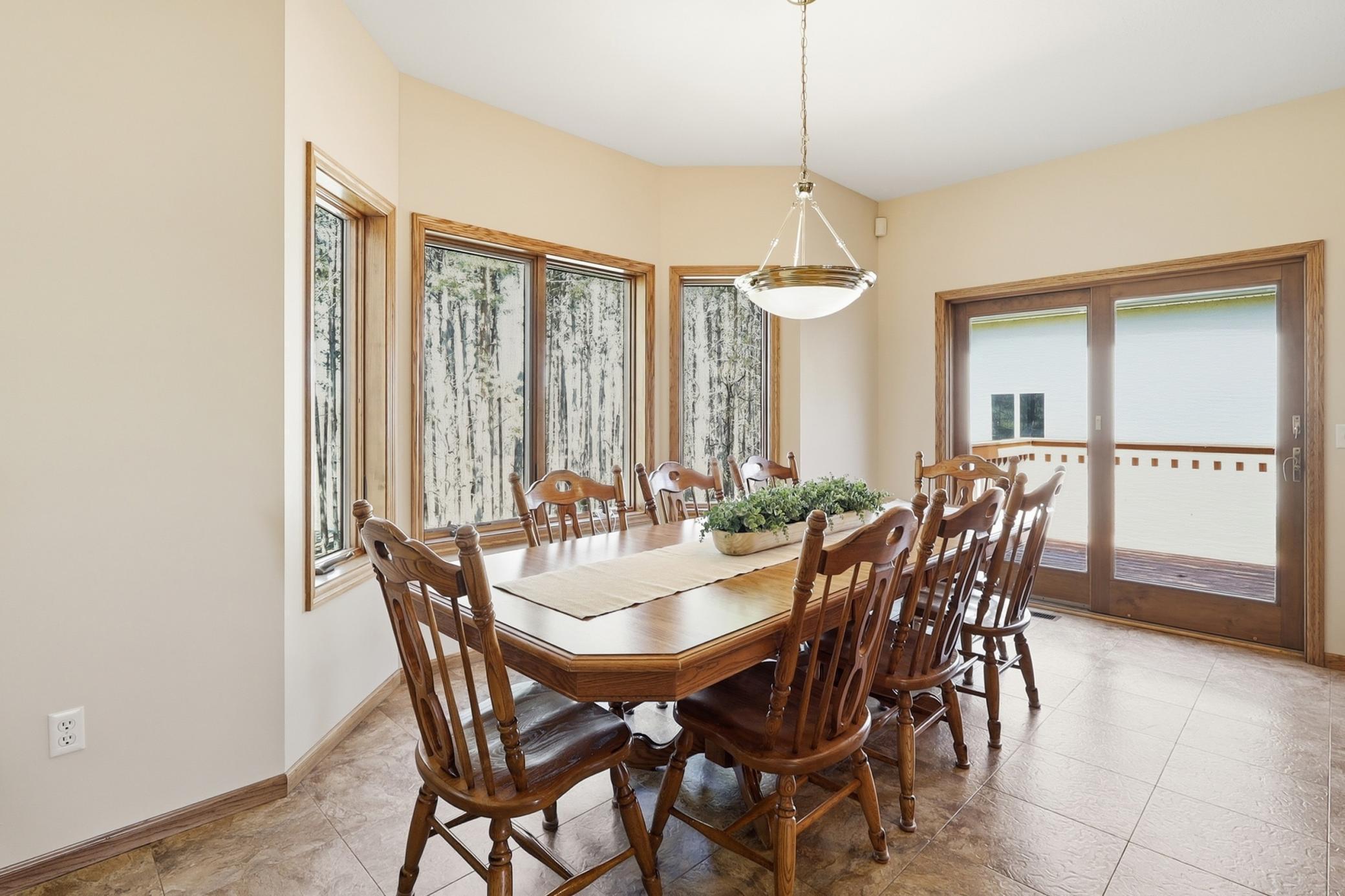 Eat in dining area with plenty of seating space and access to deck - perfect for grilling and entertaining