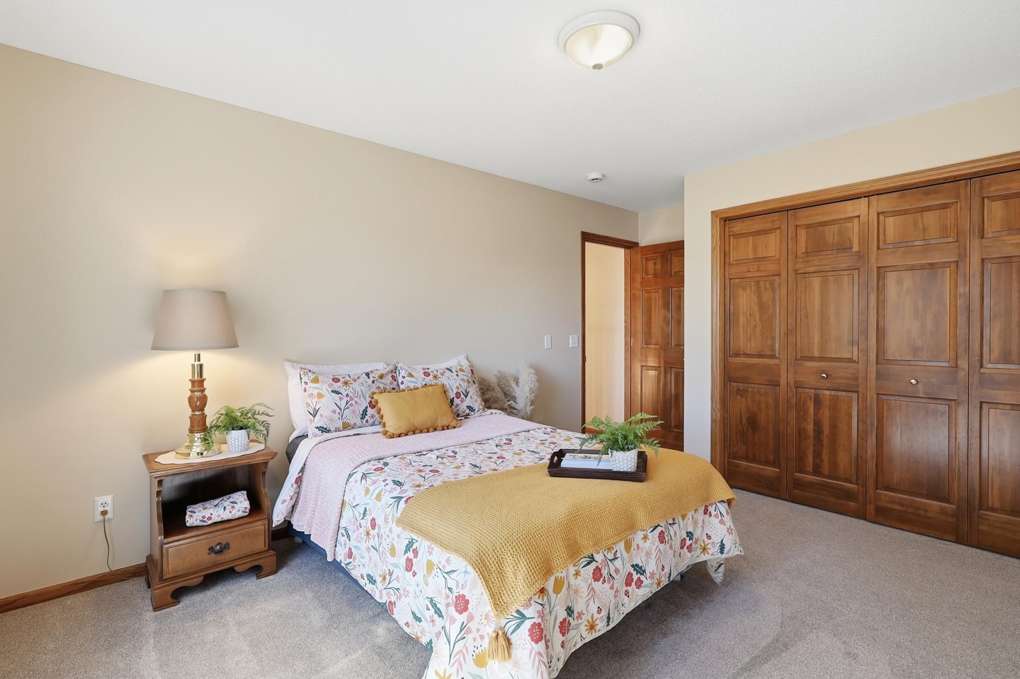 2nd Bedroom with en suite 3/4 bathroom