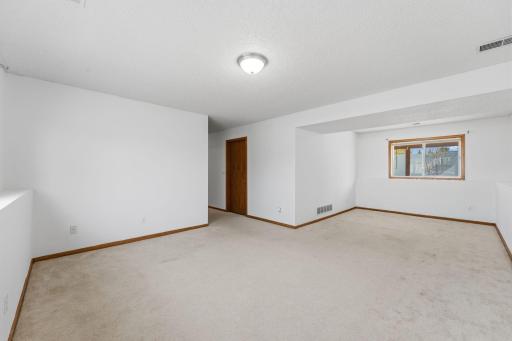 496 Braeburn Drive, Shakopee, MN 55379