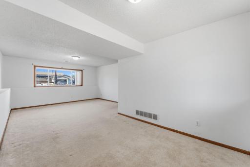 496 Braeburn Drive, Shakopee, MN 55379