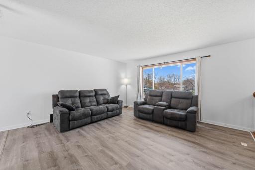 496 Braeburn Drive, Shakopee, MN 55379
