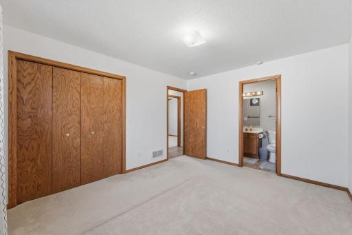 496 Braeburn Drive, Shakopee, MN 55379