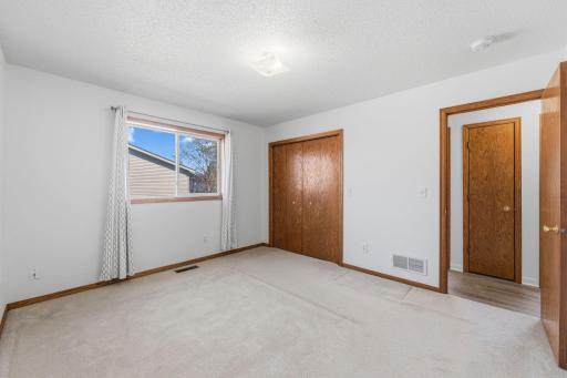 496 Braeburn Drive, Shakopee, MN 55379