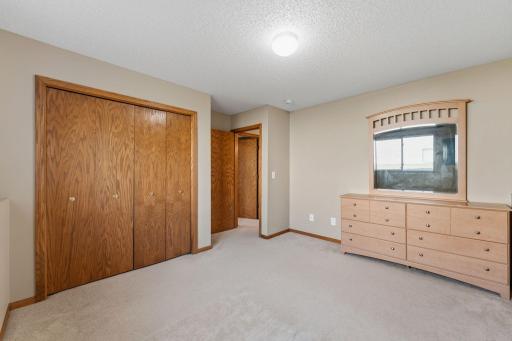 496 Braeburn Drive, Shakopee, MN 55379