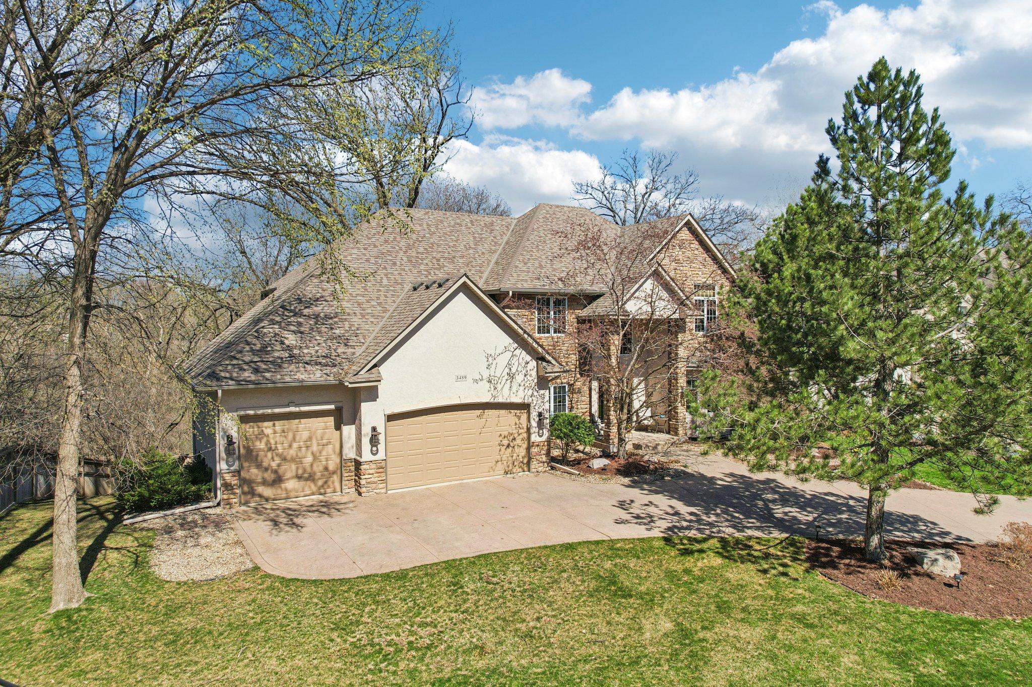 Nice curb appeal!
