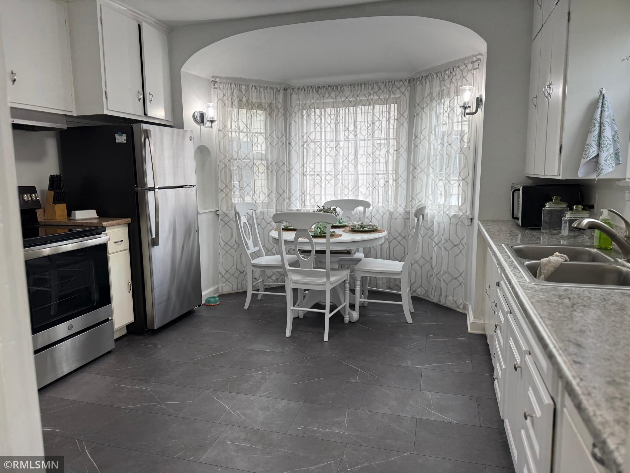 Great natural light enjoyed dinner in this cozy kitchen, nook surrounded by beautiful curve bay window