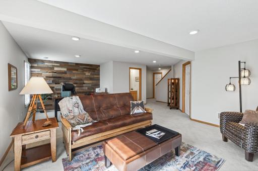 662 Sutherland Drive, Woodbury, MN 55129