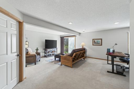 662 Sutherland Drive, Woodbury, MN 55129