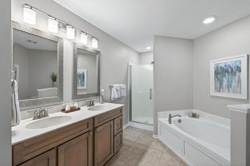 662 Sutherland Drive, Woodbury, MN 55129