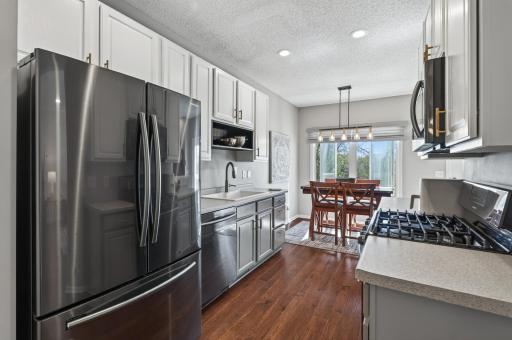662 Sutherland Drive, Woodbury, MN 55129