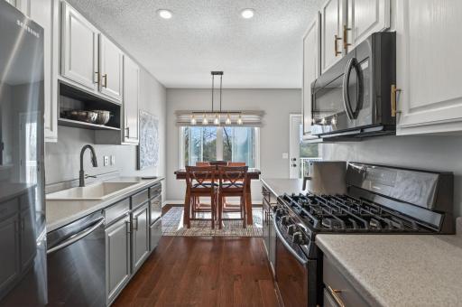 662 Sutherland Drive, Woodbury, MN 55129