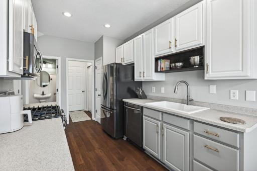 662 Sutherland Drive, Woodbury, MN 55129