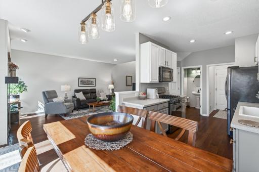 662 Sutherland Drive, Woodbury, MN 55129