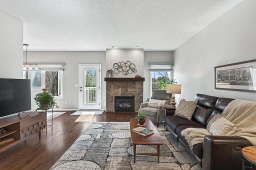 662 Sutherland Drive, Woodbury, MN 55129