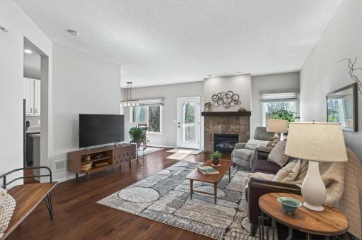662 Sutherland Drive, Woodbury, MN 55129