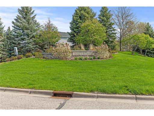 662 Sutherland Drive, Woodbury, MN 55129