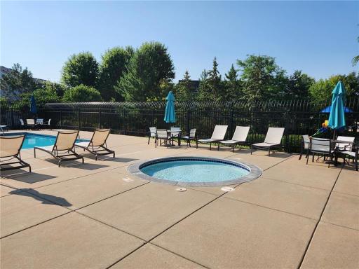 662 Sutherland Drive, Woodbury, MN 55129