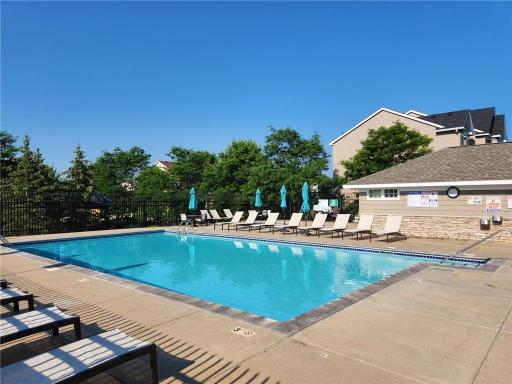 662 Sutherland Drive, Woodbury, MN 55129