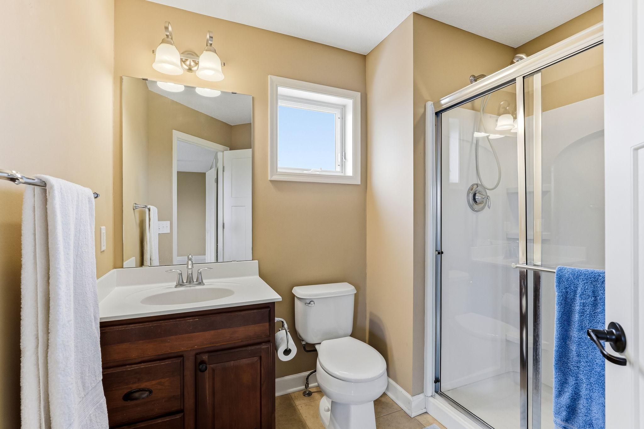 Private bathroom for the bedroom #2