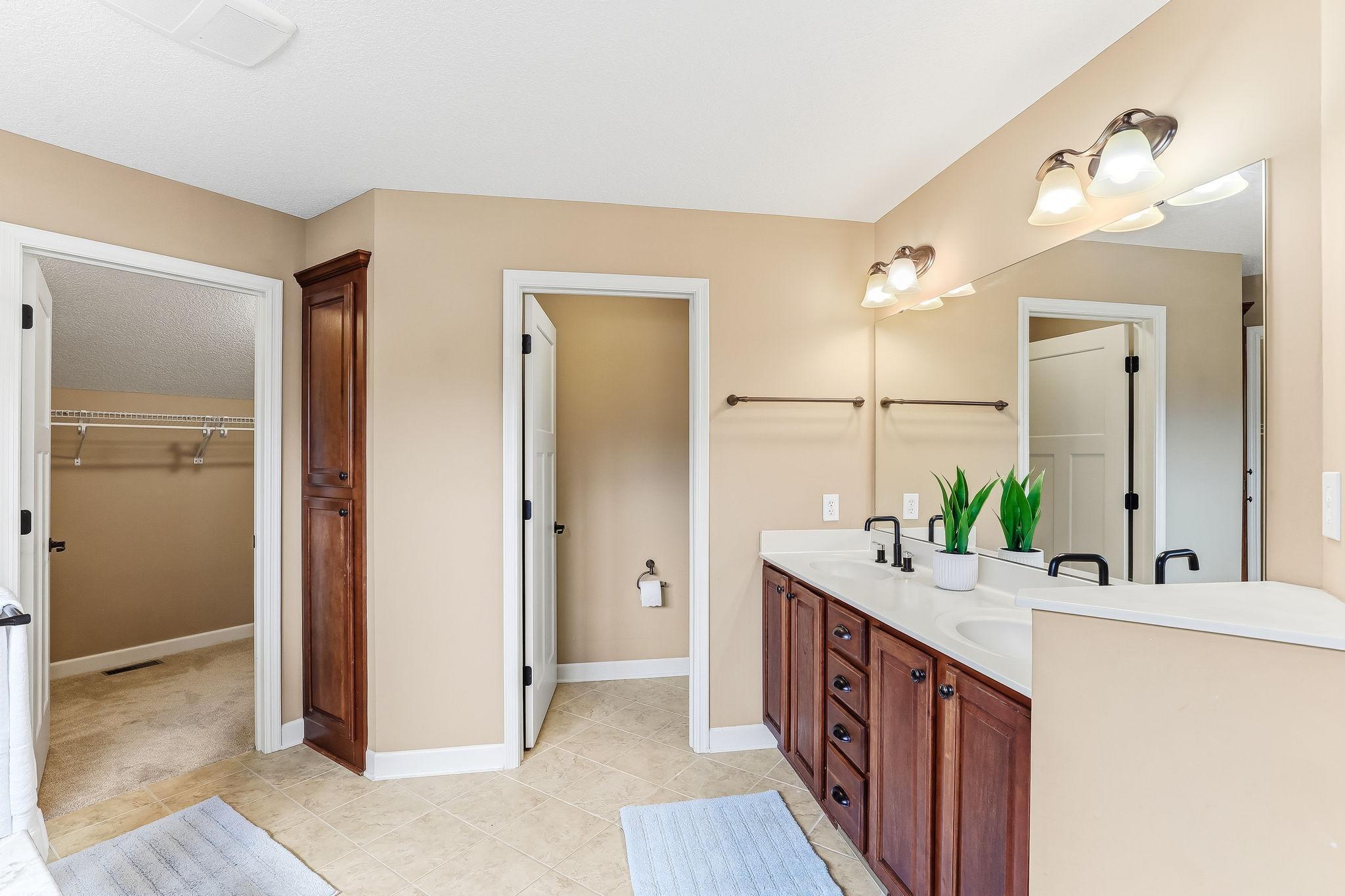 Double vanity in Master bathroom