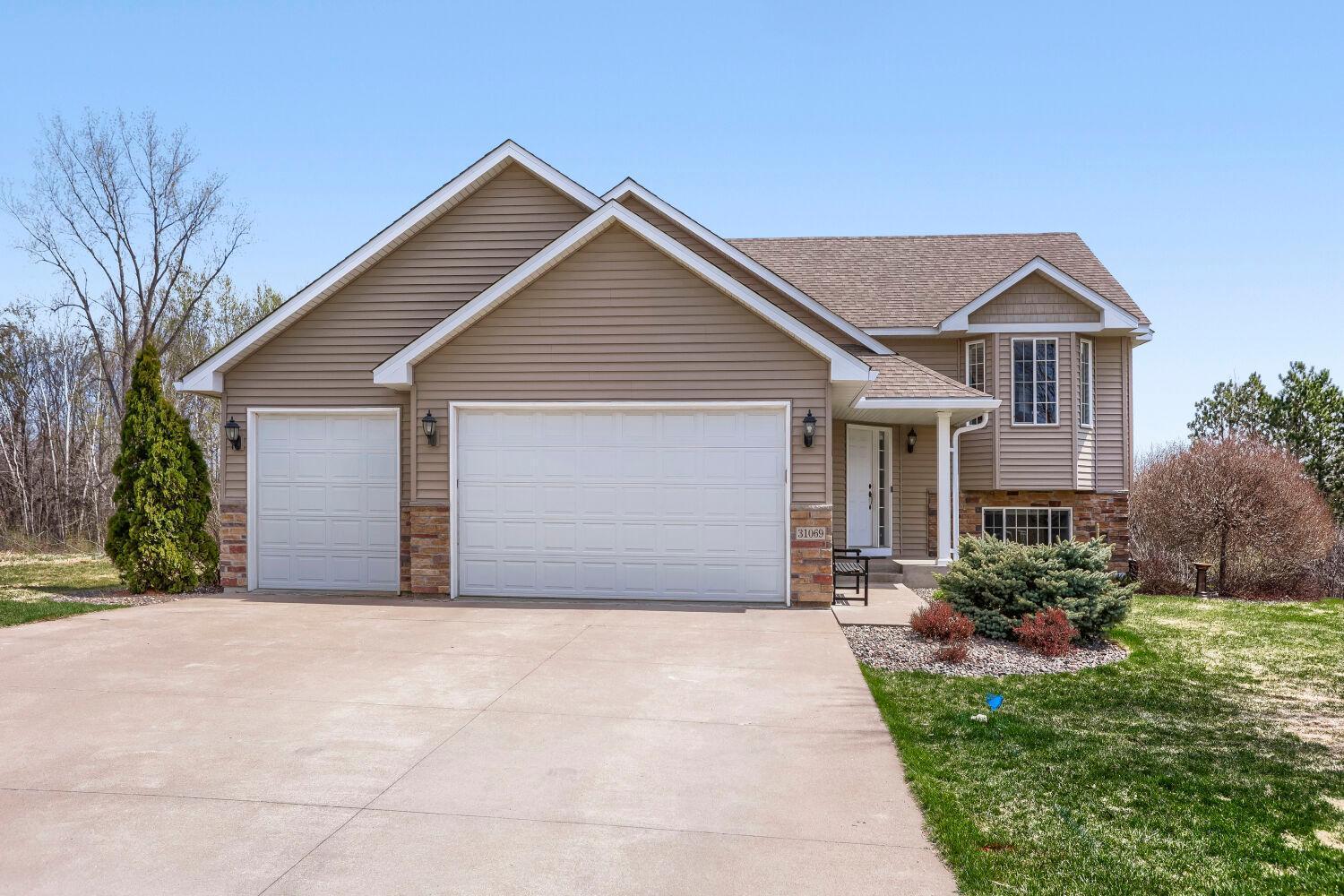 31069 Algonquin Trail - Web Quality - 001 - 01 Exterior Front.jpg