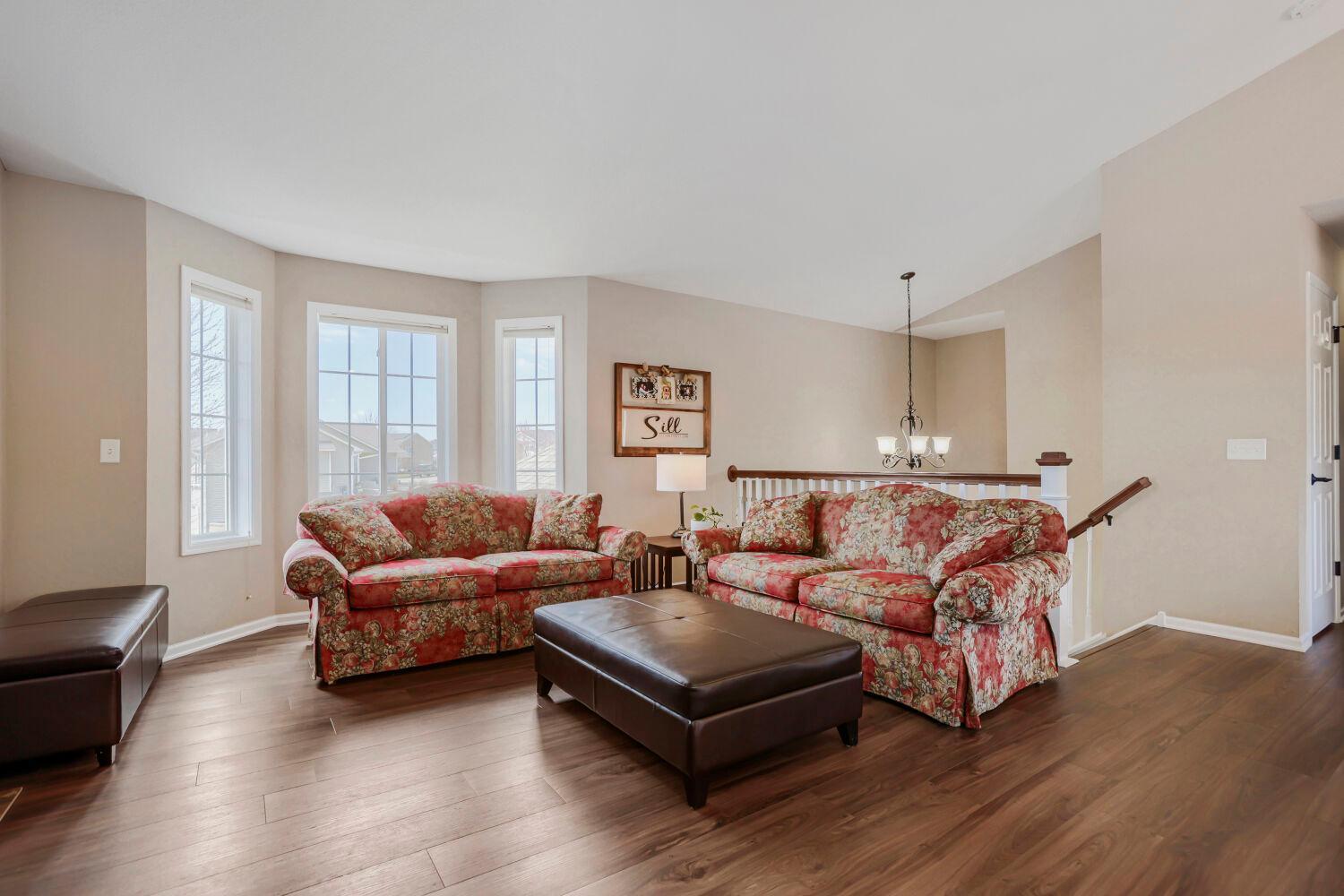 31069 Algonquin Trail - Web Quality - 005 - 05 Living Room.jpg