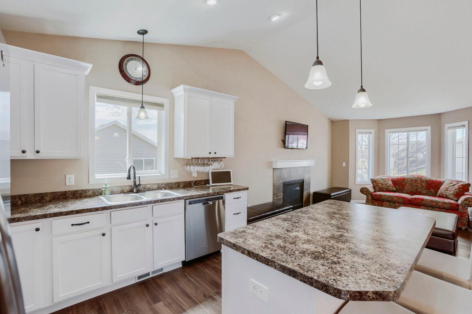 31069 Algonquin Trail - Web Quality - 012 - 12 Kitchen.jpg