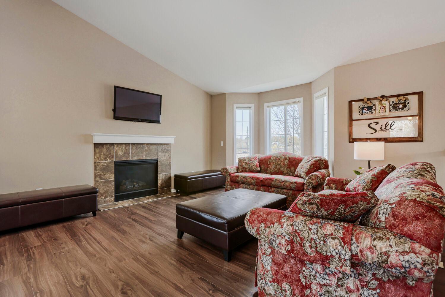 31069 Algonquin Trail - Web Quality - 004 - 04 Living Room.jpg