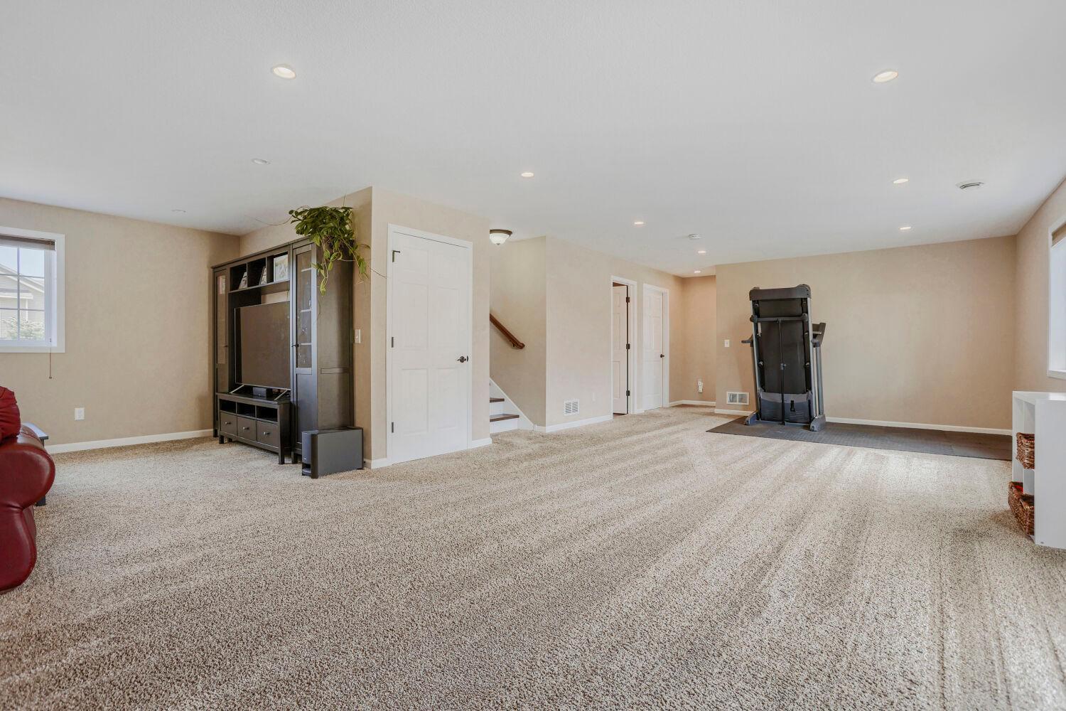 31069 Algonquin Trail - Web Quality - 007 - 07 Living Room.jpg