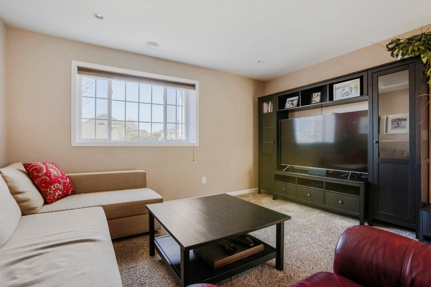 31069 Algonquin Trail - Web Quality - 008 - 08 Living Room.jpg