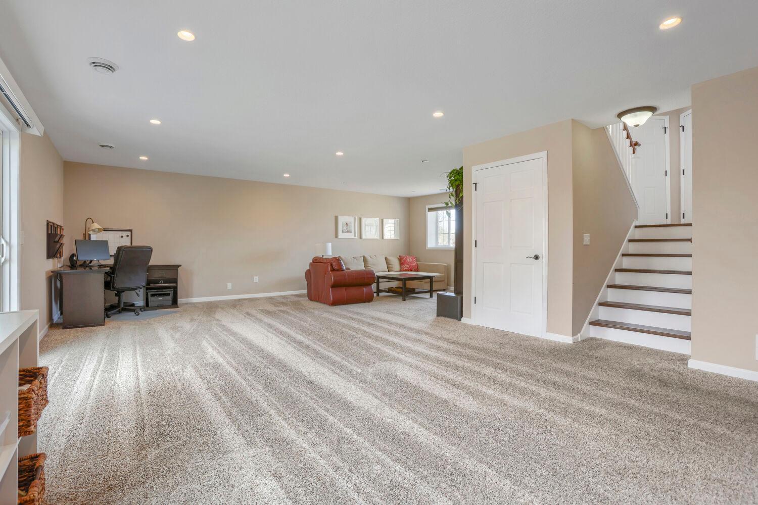 31069 Algonquin Trail - Web Quality - 009 - 09 Living Room.jpg