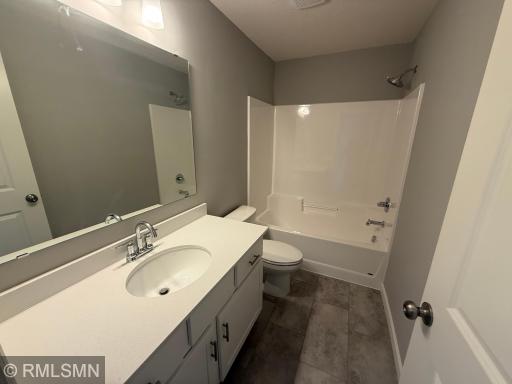 1548 Meadows Drive NE, East Bethel, MN 55011