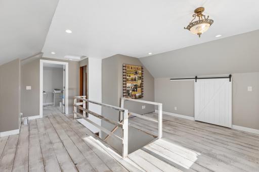 Upper level area-great hang out area for watching tv, games or reading