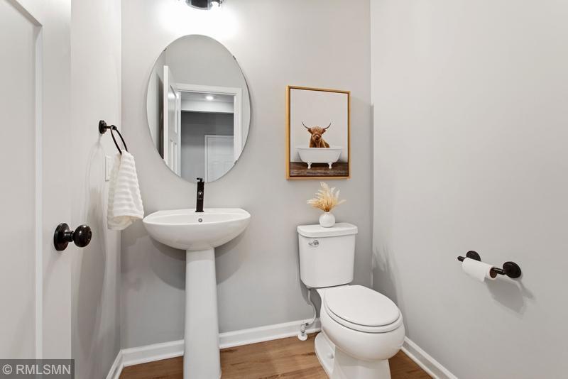 07-Main Bathroom.jpg