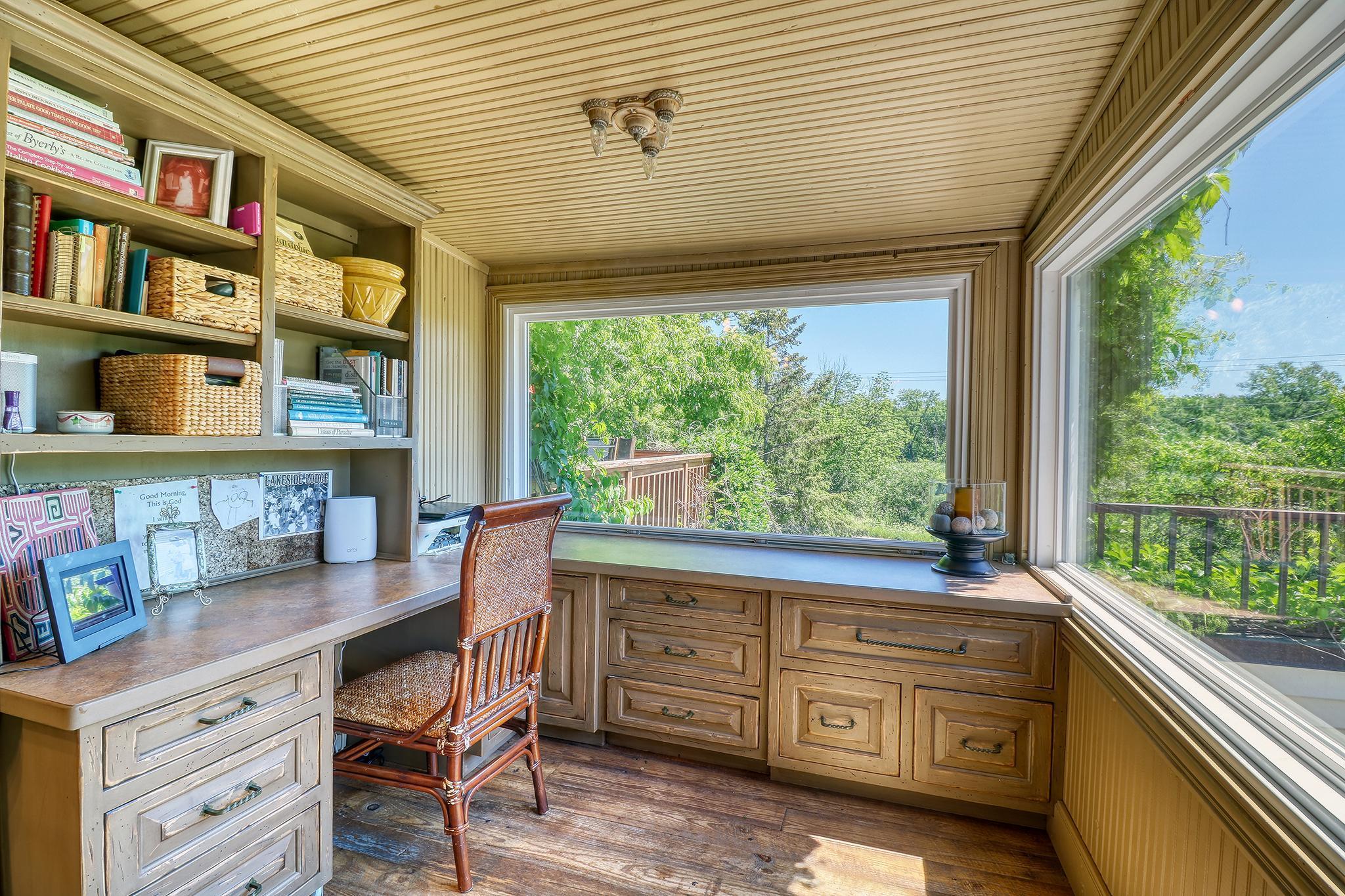 Upstairs Office1_1.jpg