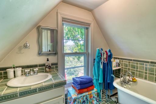 1812 E Shore Drive, Detroit Lakes, MN 56501