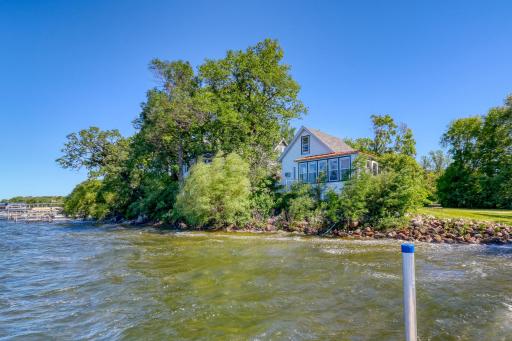 1812 E Shore Drive, Detroit Lakes, MN 56501