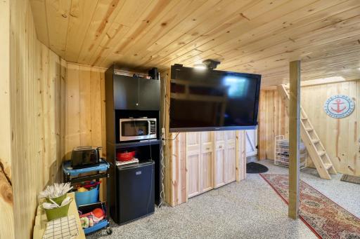 1812 E Shore Drive, Detroit Lakes, MN 56501