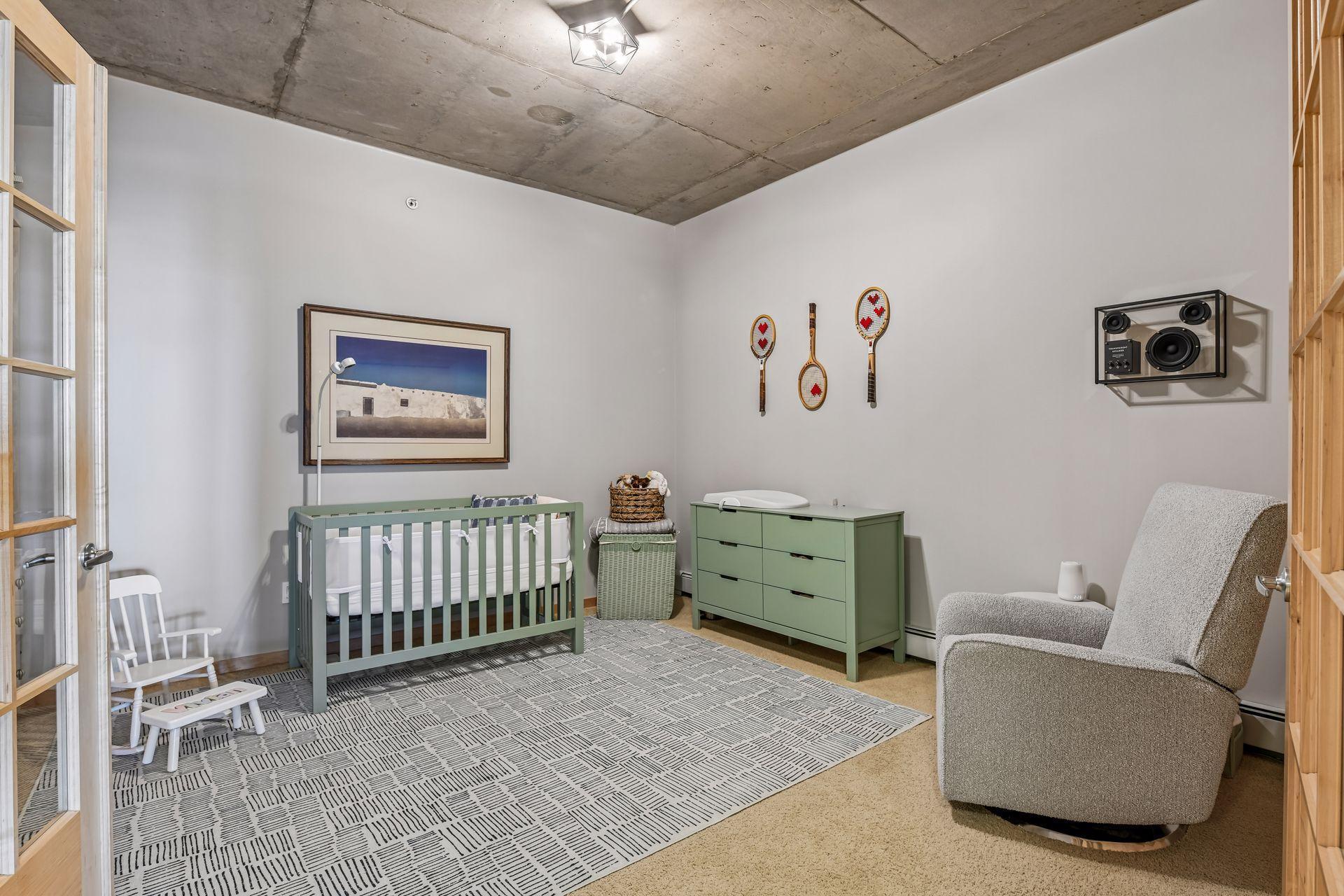 Flexible space ideal for a guest room, home office or nursery.