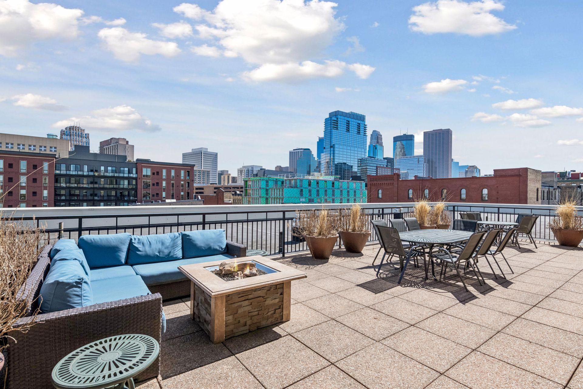 Community rooftop with gorgeous views of the skyline.