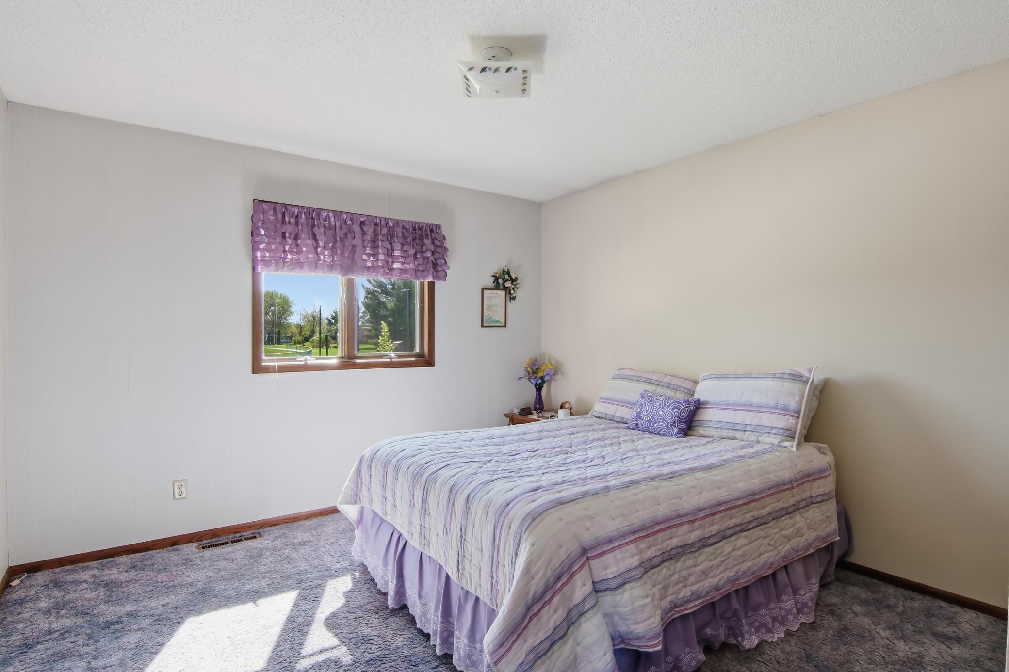 10-MainLevelBedroom-2-1-jpg.jpg