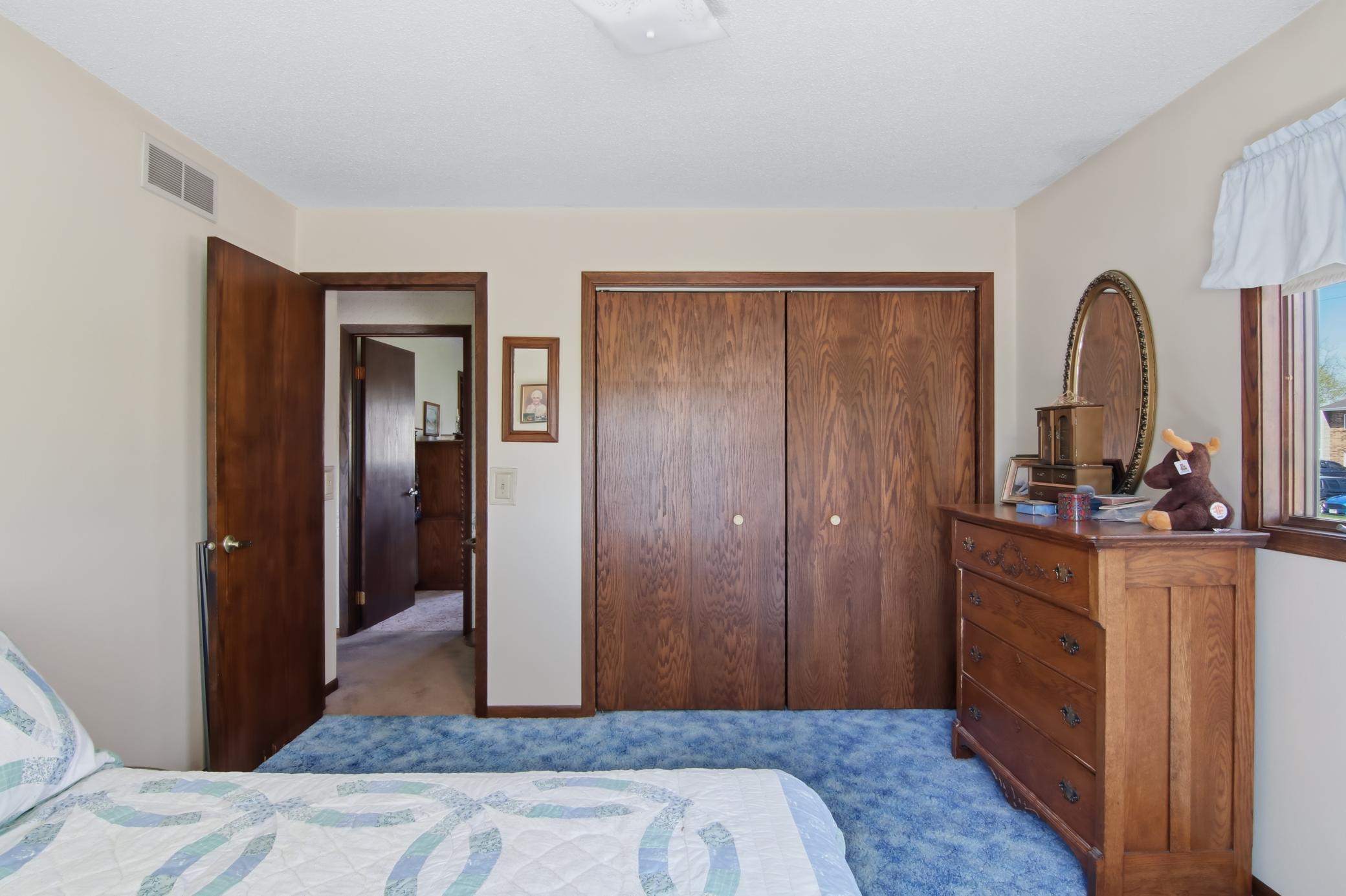 10-MainLevelBedroom-3-2-jpg.jpg